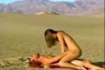 Couple amateur dans le desert