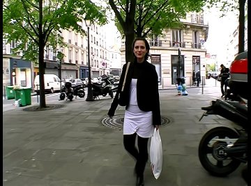 jeune amatrice parisienne se rend � son premier gangbang