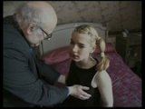Un vieux abuse de sa jeune voisine