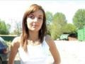 Une bourgeoise de 20 ans offre sa chatte � des ouvriers