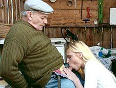Un vieux tringle une villageoise