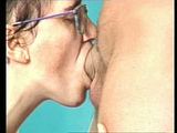 Femme a lunettes ...