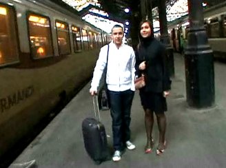 un jeune couple de 18 ans monte � paris faire un film x